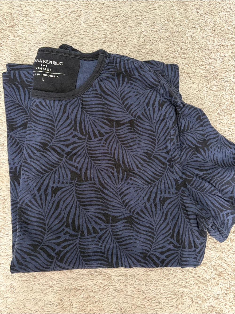 Men’s Banana Republic Navy & Black Leaf-Print Short Sleeve Tee